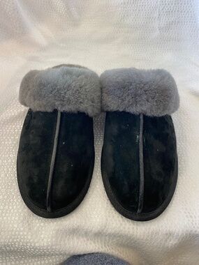Women's UGG Black/Grey Scuffett II Shearling Mules Size 8